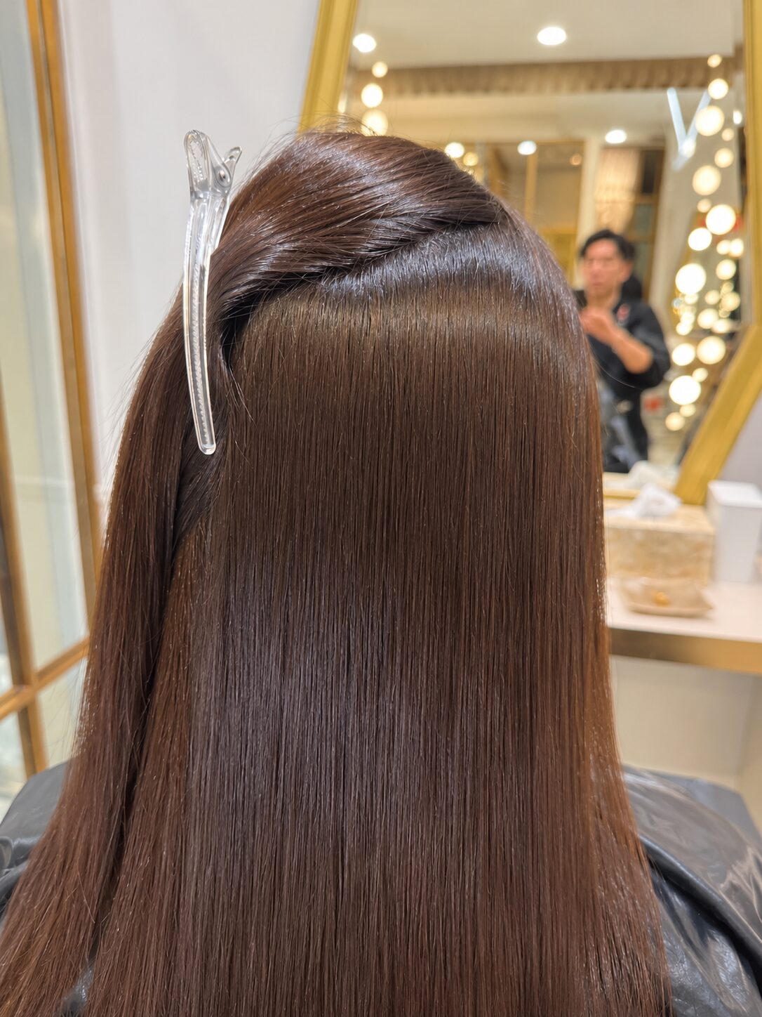 Tunisian hair after acid straightening, glossy smooth close-up, Ginza Tokyo