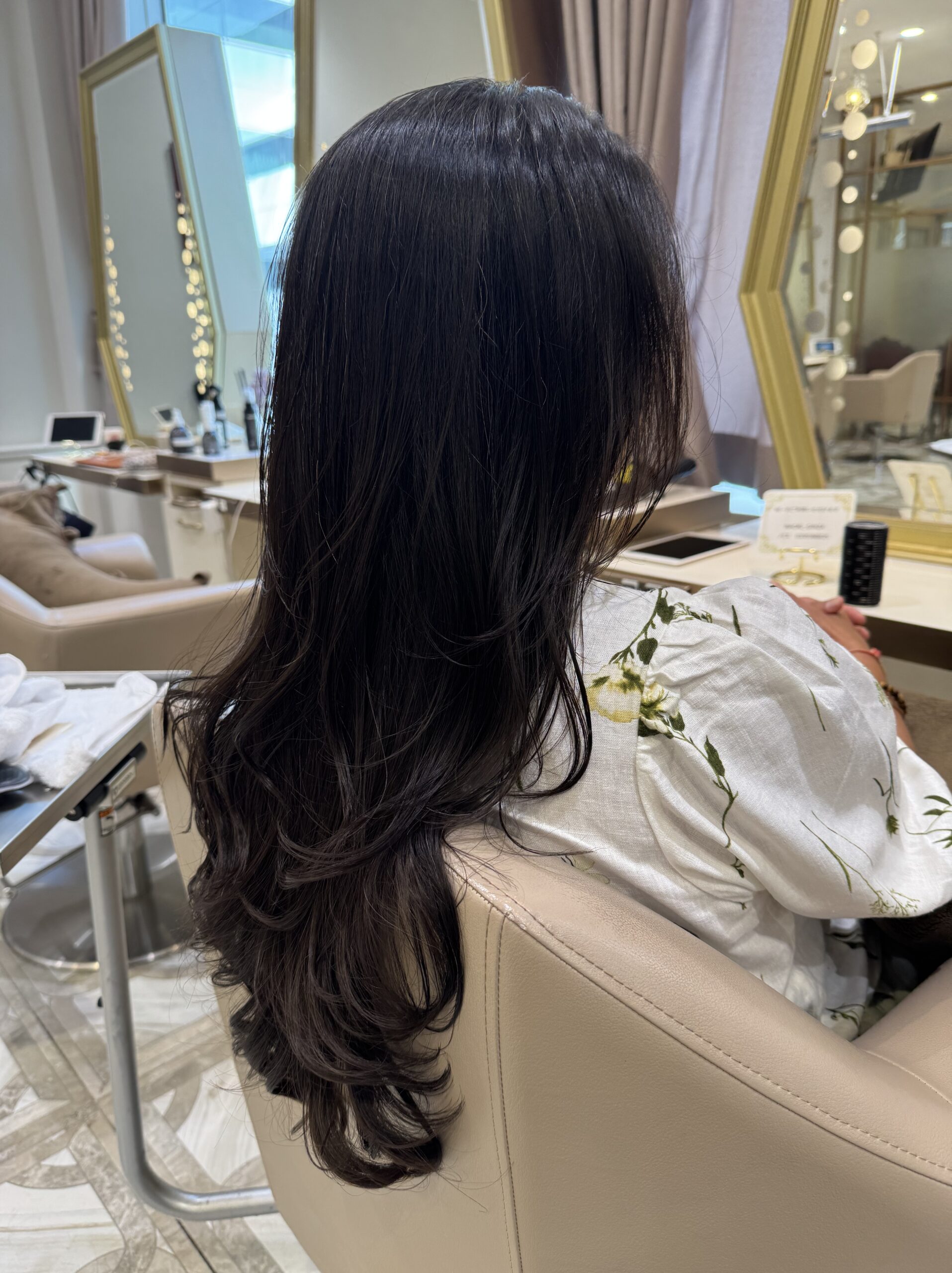 Finished result — glossy, controlled ends after a layer cut, X Treatment and head spa in Tokyo